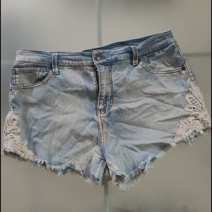 Jean shorts with lace